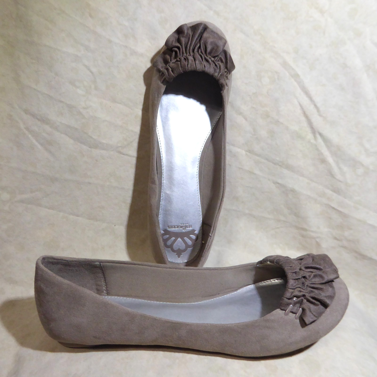 🩰 Fergalicious Ballet Flats sz 10 M Oyster Tan Suede Textile; Ruche Details