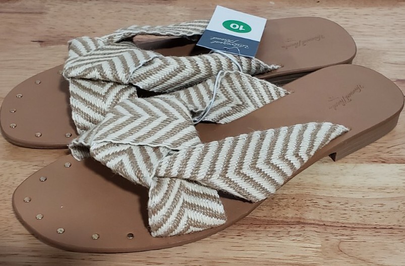 💥💥Women’s Louise Chevron Print Knotted Slide Sandals – Universal Thread Tan 10