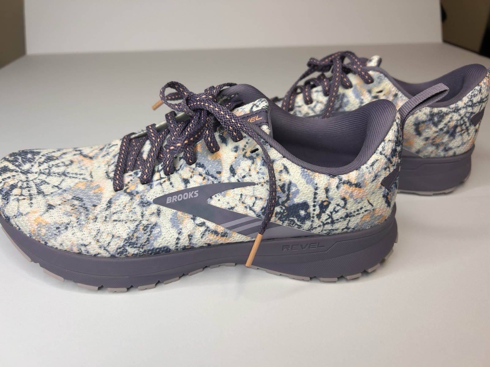 Brooks 1203611b164 Revel 5 Multicolor Running Sneakers Women Size 9 DNA purple