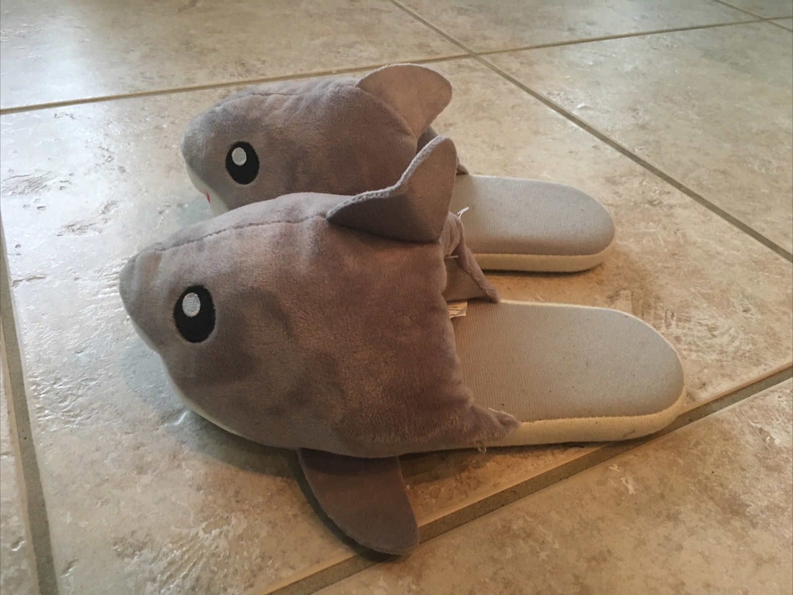 Plush Shark Slippers Women’s Size S 5-6