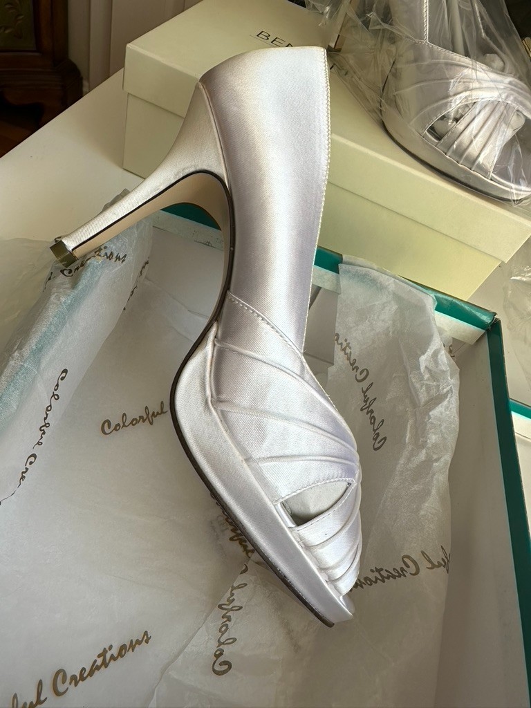 Colorful Creations Dyeable White Satin Peep Toe Platform Heels – Size 9 – NWT