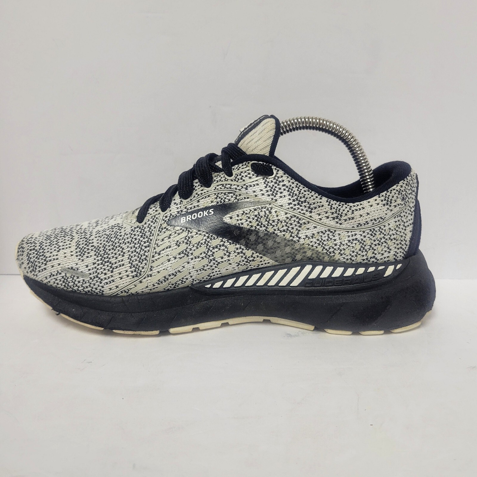 Brooks Adrenaline GTS 21 Womens Sz 8B White Black Running Shoes 1203291B135 Oreo