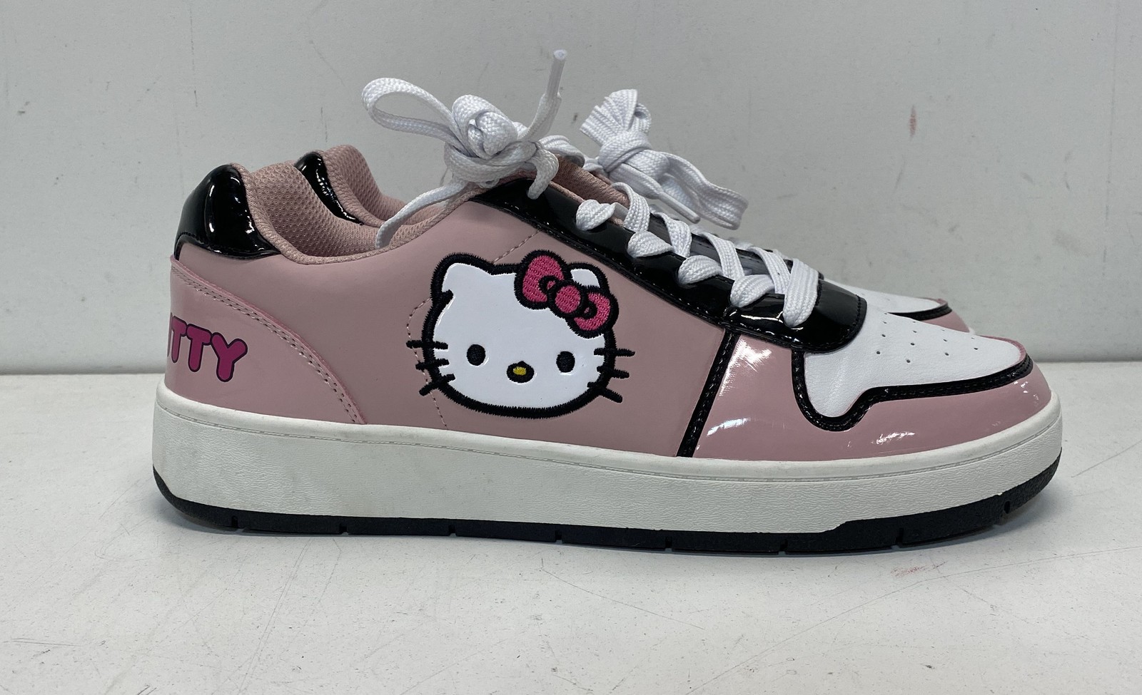 Hello Kitty Pink Patent Leather Low Top Sneakers Women’s Size 10