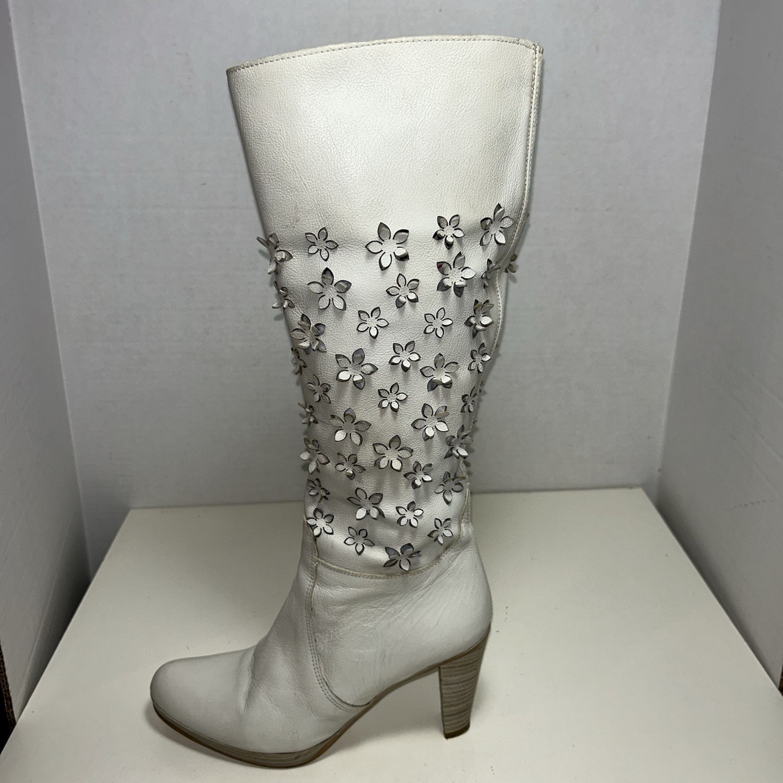 Madeleine Ivory Leather Eyelet Floral Stacked Platform Heel Zipper Boot 37 6.5