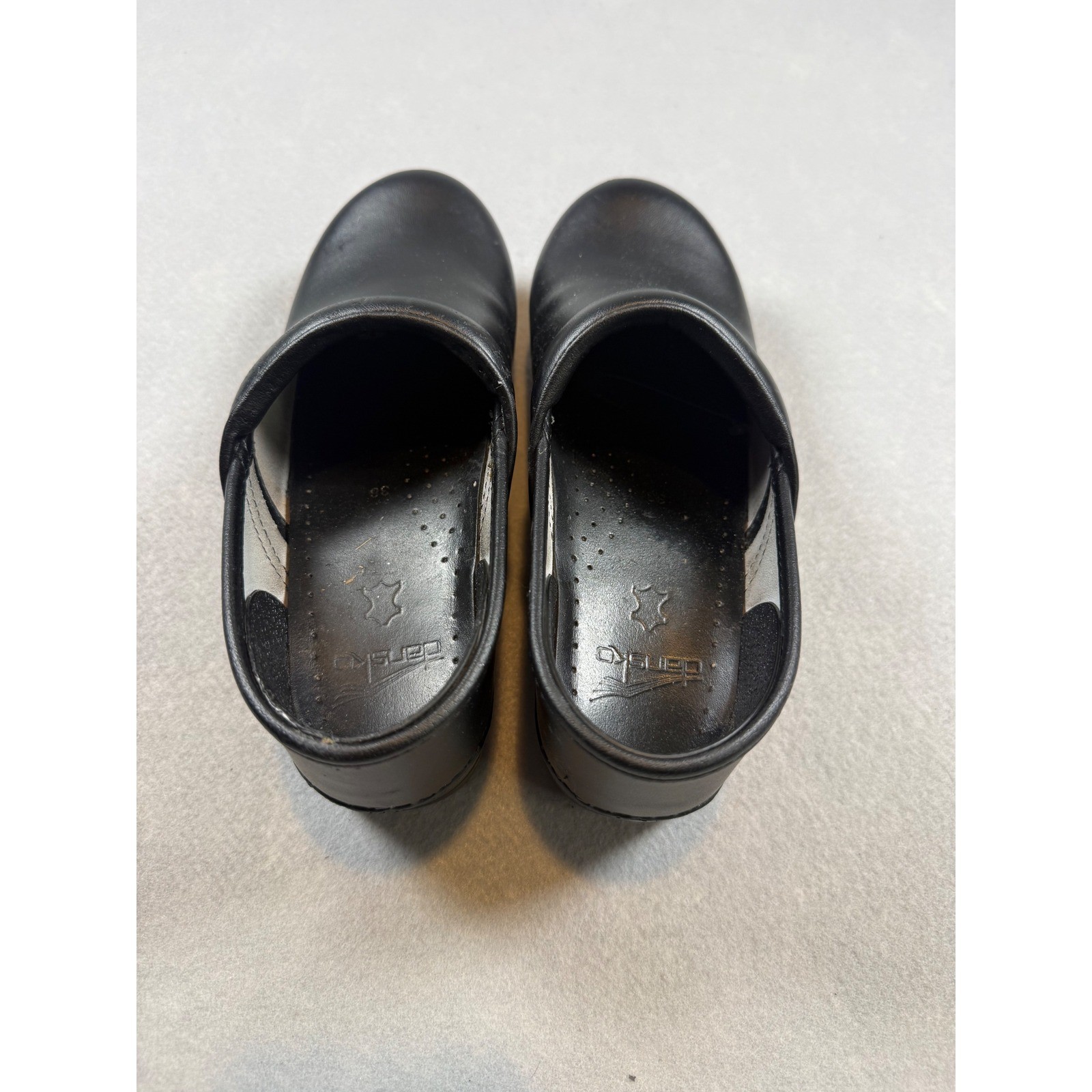 Dansko Professional Black Leather Clogs Womens Size 38 Slip On Comfort Shoes