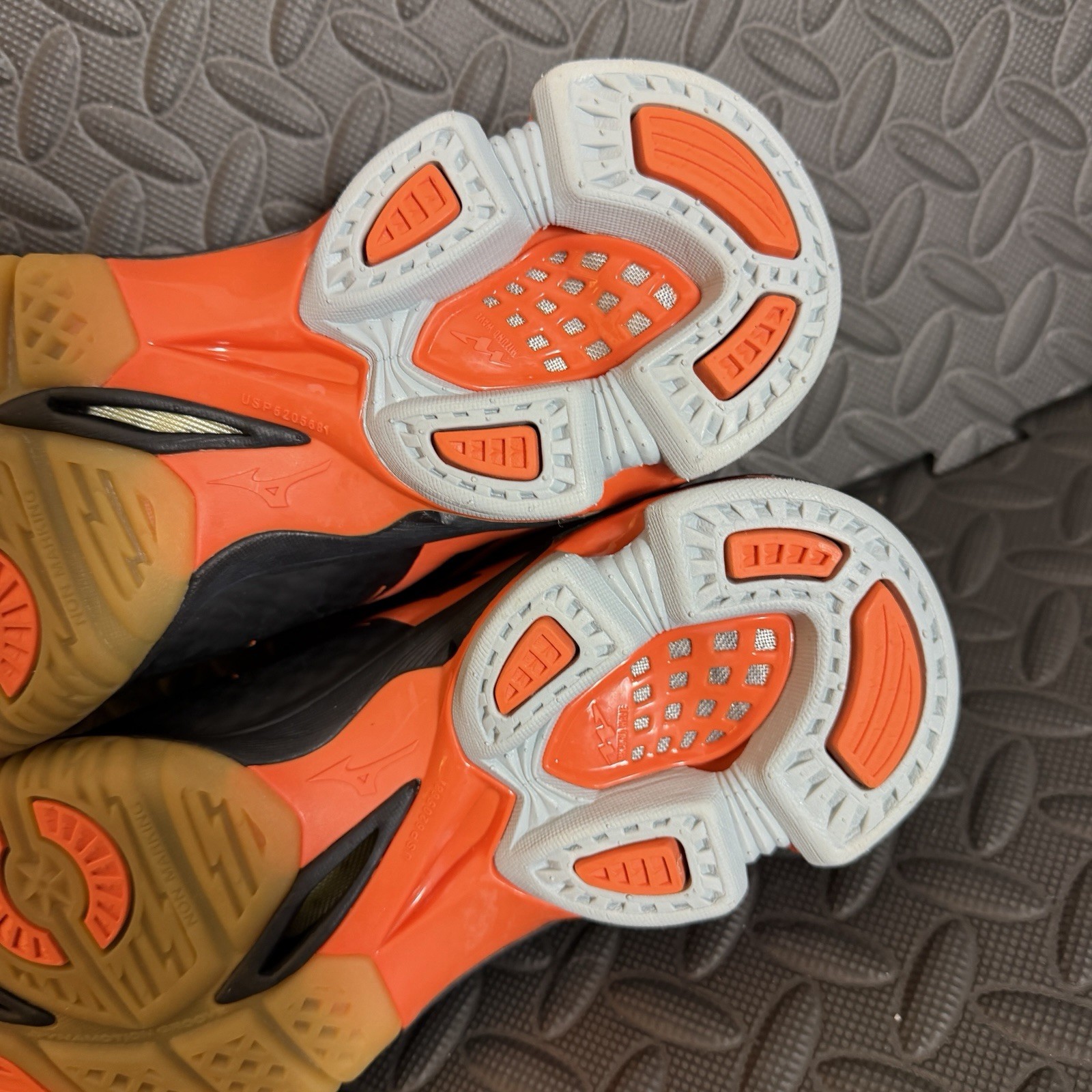 Mizuno Wave Lightning Z2 Orange/Black Volleyball Shoes Women Size 8.5 Excellent
