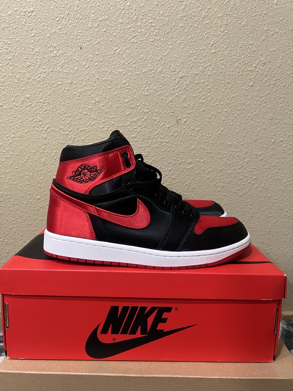 Jordan Air Jordan 1 Retro High OG Satin Bred Black/Red/White 2023 FD4810-061