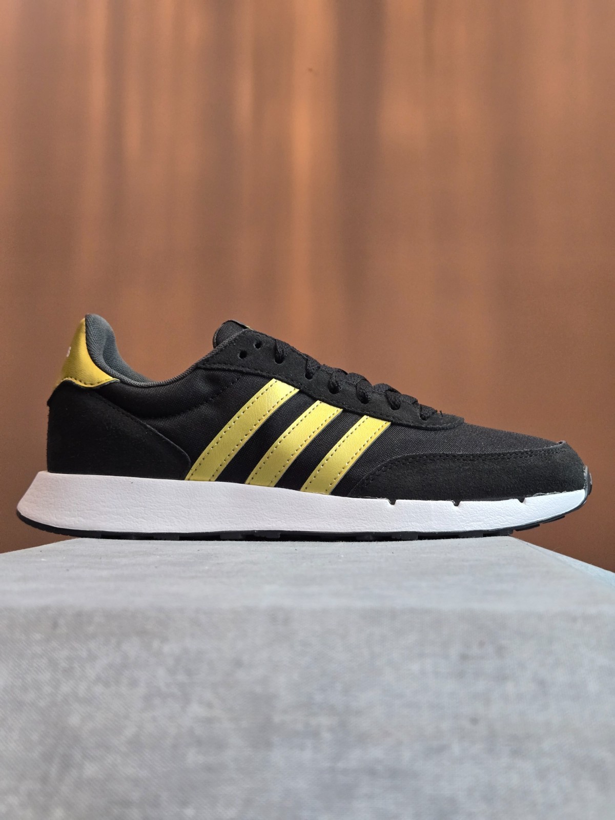 adidas Run 60s 2.0 Black Gold GX1714 Women’s 7.5W / 6.5Y NIB