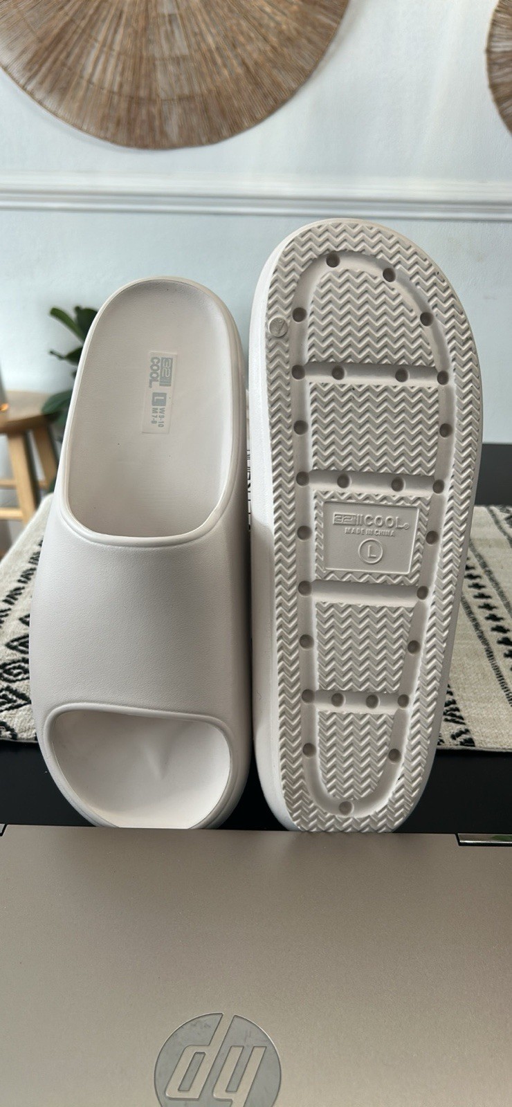 32 DEGREES COOL Cushion Slides Unisex (W)Women’s 9/10 or (M) Men’s 7/8 L White