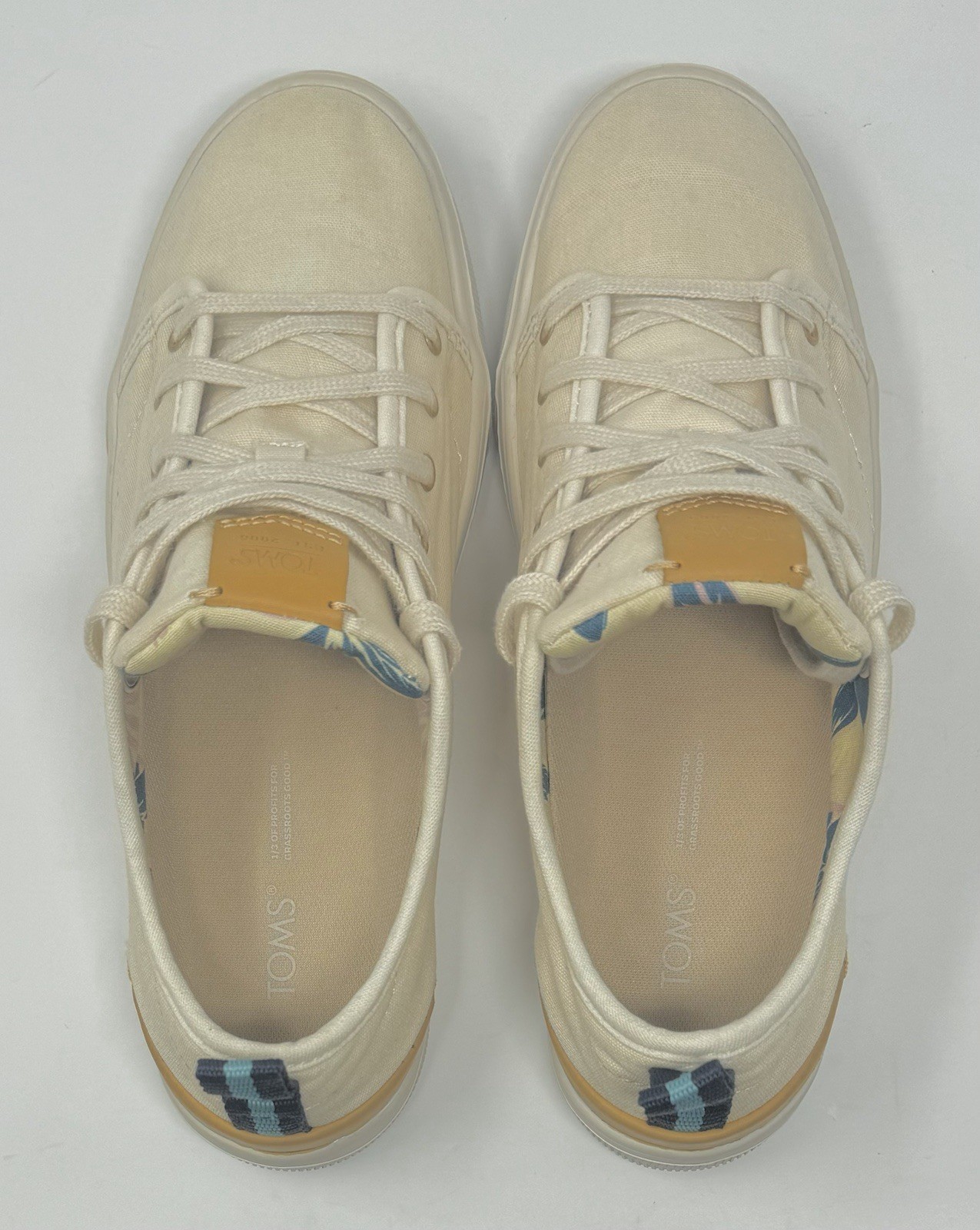 Size 7.5 – Tom’s trvl lite Women Canvas Beige Walking Lightweight Casual Daily