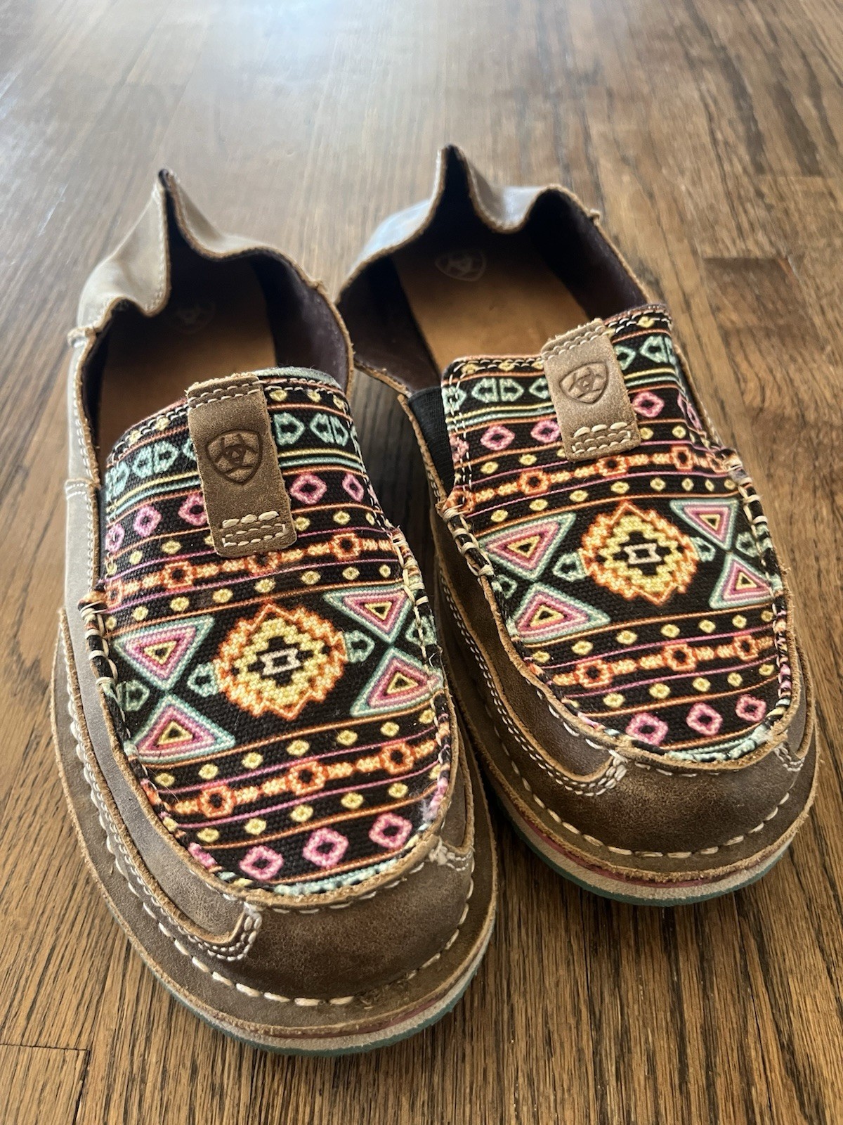 Ariat Women’s Cruiser shoes, Size 11B