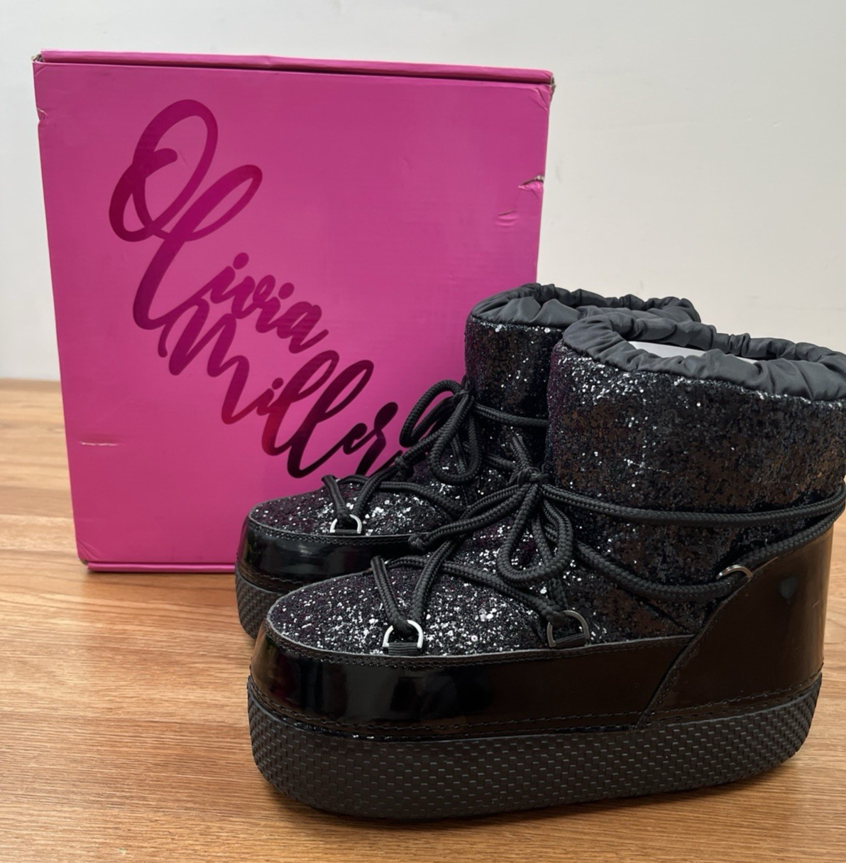 Olivia Miller Eclipse Moon Boots Black Glitter Puffy Winter Boots Size L (11-12)