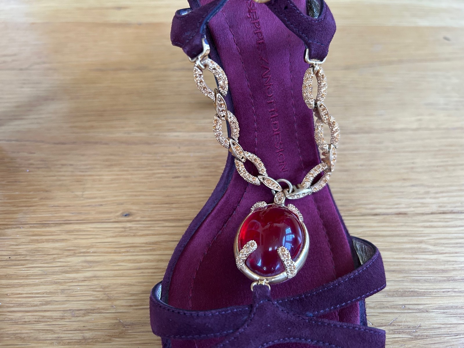 GIUSEPPE ZANOTTI Burgundy Suede Gold Chain &Red Jewel T-Strap Sandals IT 38 Good