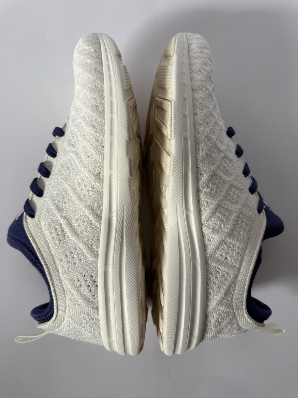 APL Techloom Phantom Knit White Blue Running Walking Shoes Women’s 7