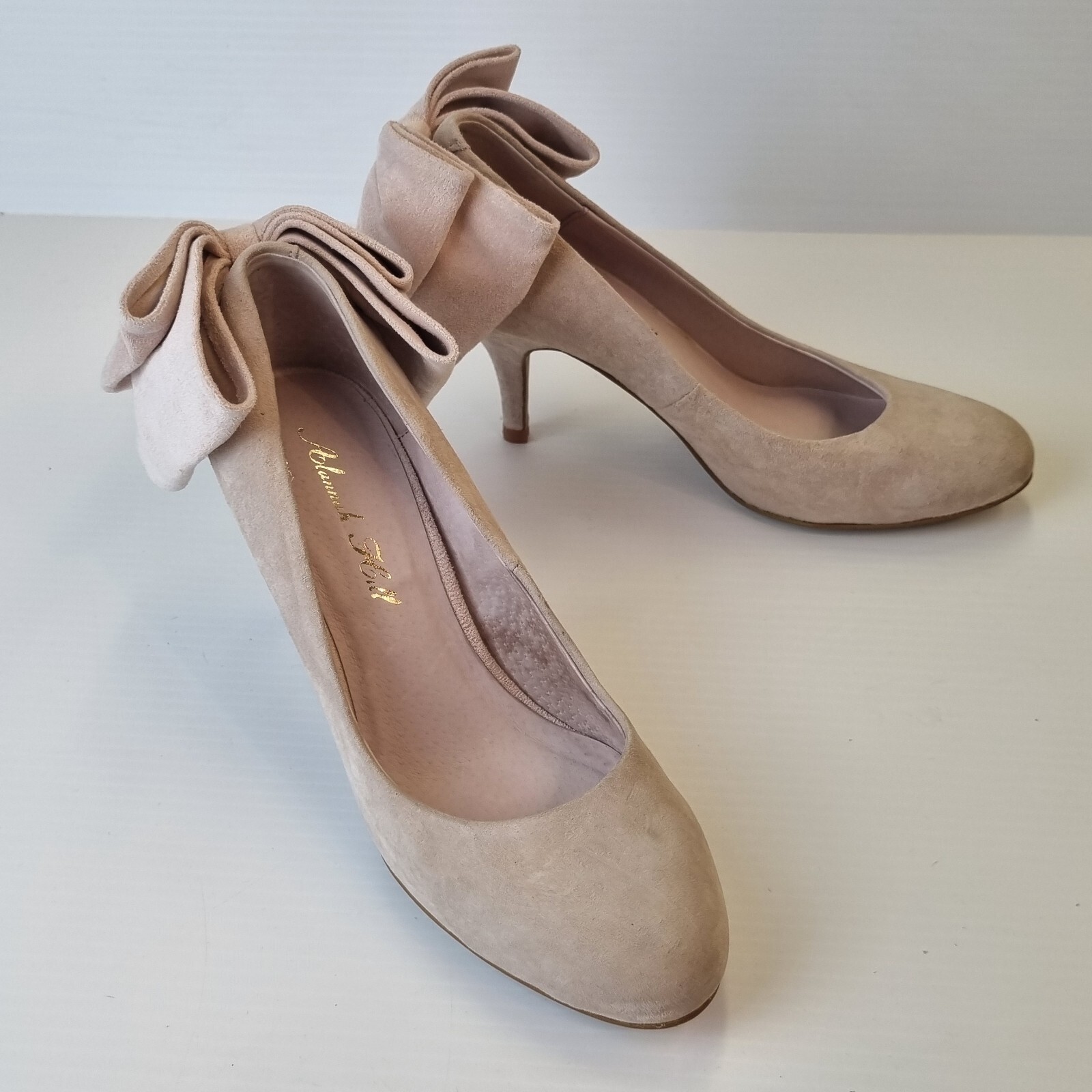 Vintage Alannah Hill Nude Suede Bow Heels AU 6 EU 37 Romantic Winter Bridal Glam