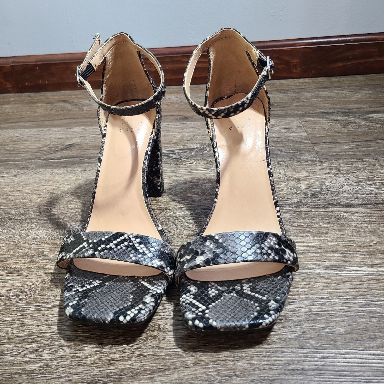 A New Day Faux Snake Skin Black & White Open Toe Ankle Strap Block Heel SIZE 8.5