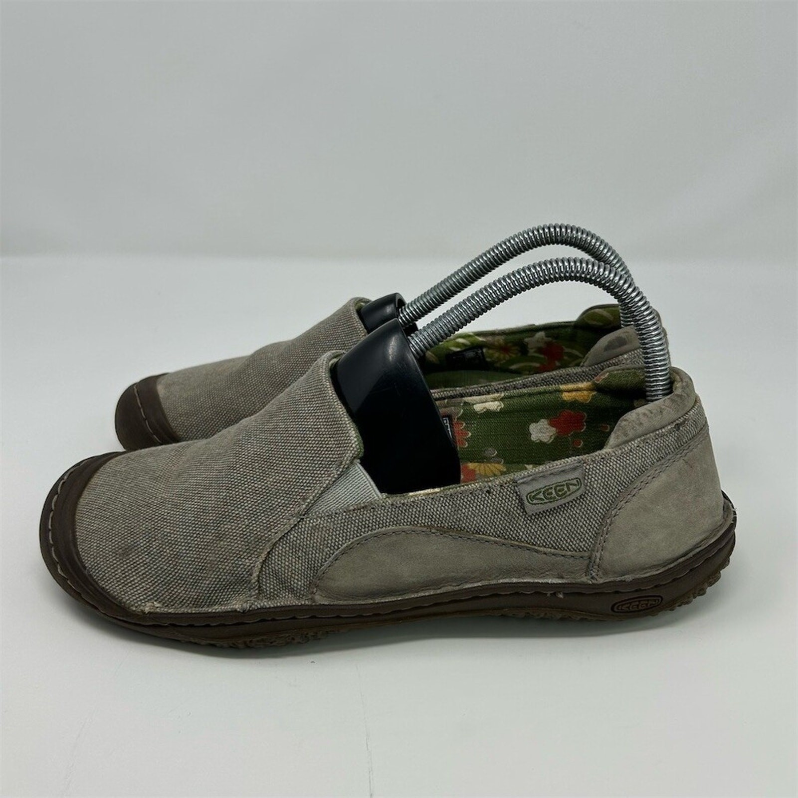 KEEN Women’s Slip-On Loafers Gray Floral Lining Casual Travel Flats Size 9.5