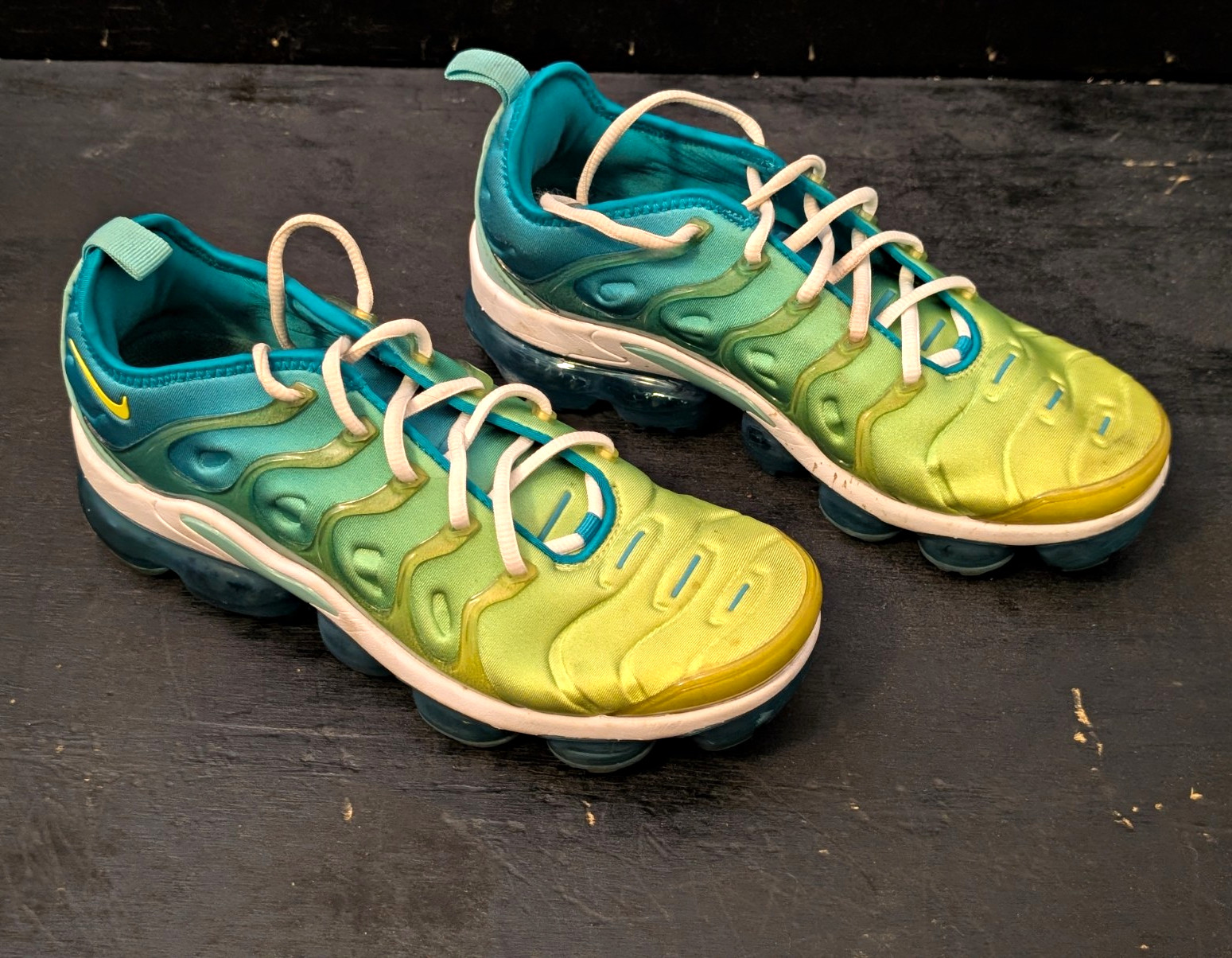Nike Air VaporMax Plus Size 9.5/41 Lace-Up Sneaker Green/Blue CTJ9020-300