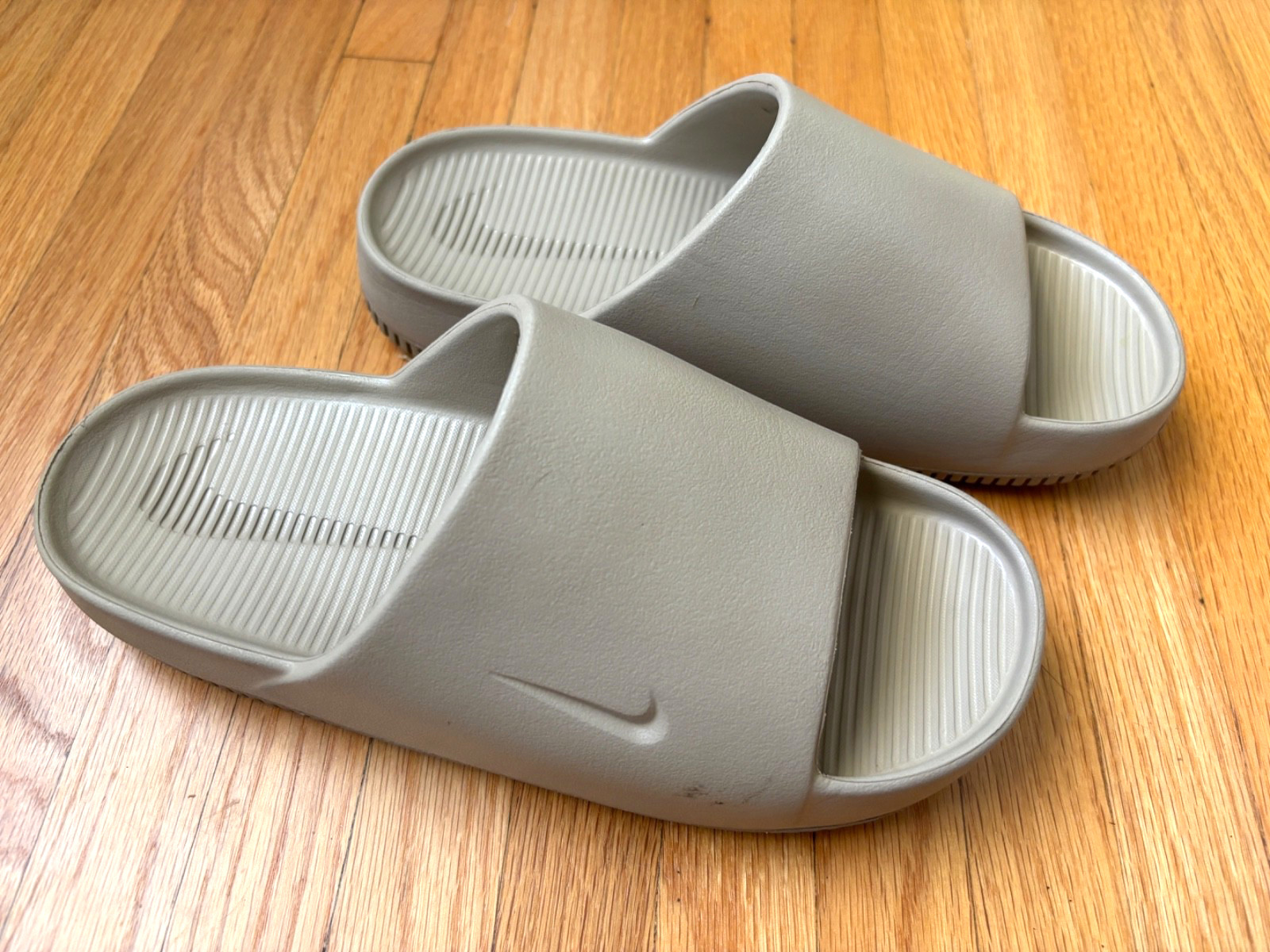 Nike calm Slides Men Size 6 Women Size 7 Tan Used