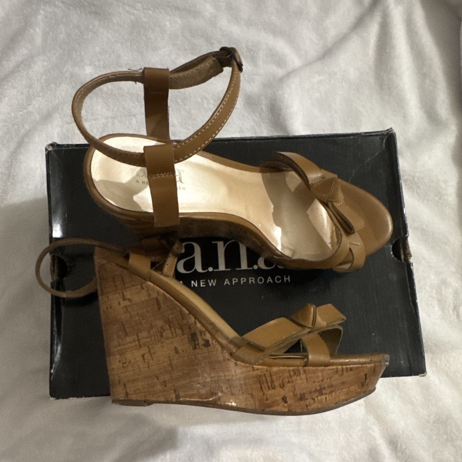 a.n.a Women’s Beige Leather Strappy Wedge Sandals Bow Ankle Strap 8.5