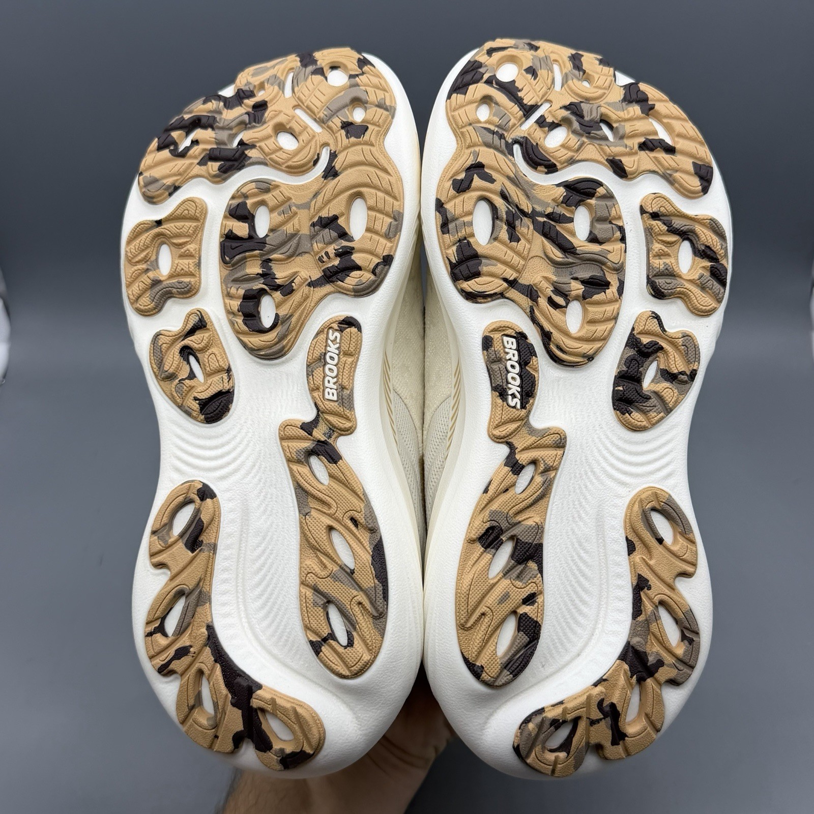 Brooks Adrenaline GTS 25 Women’s 6 B Running Walking Shoes Coconut Crème Leopard