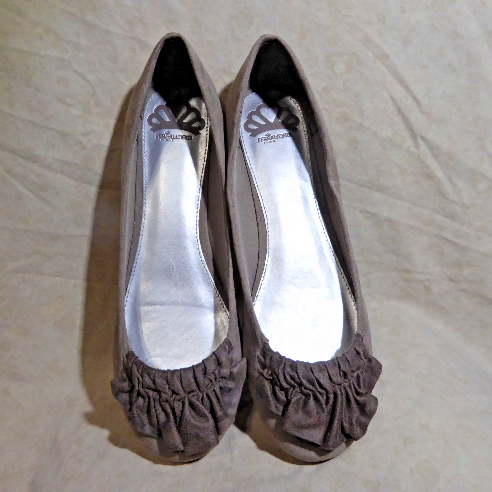 🩰 Fergalicious Ballet Flats sz 10 M Oyster Tan Suede Textile; Ruche Details