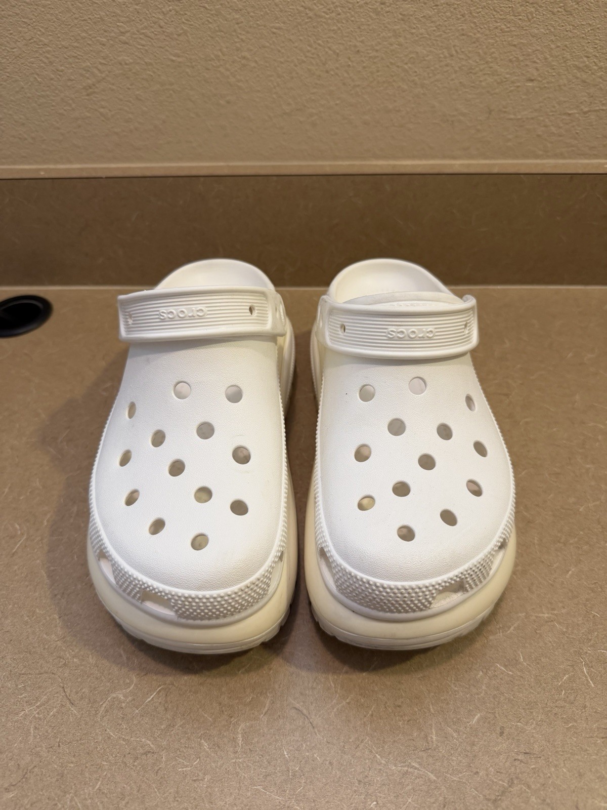 Crocs Mega Crush 207988 White Chunky Platform Clogs Sandals Womens 7 Mens 5