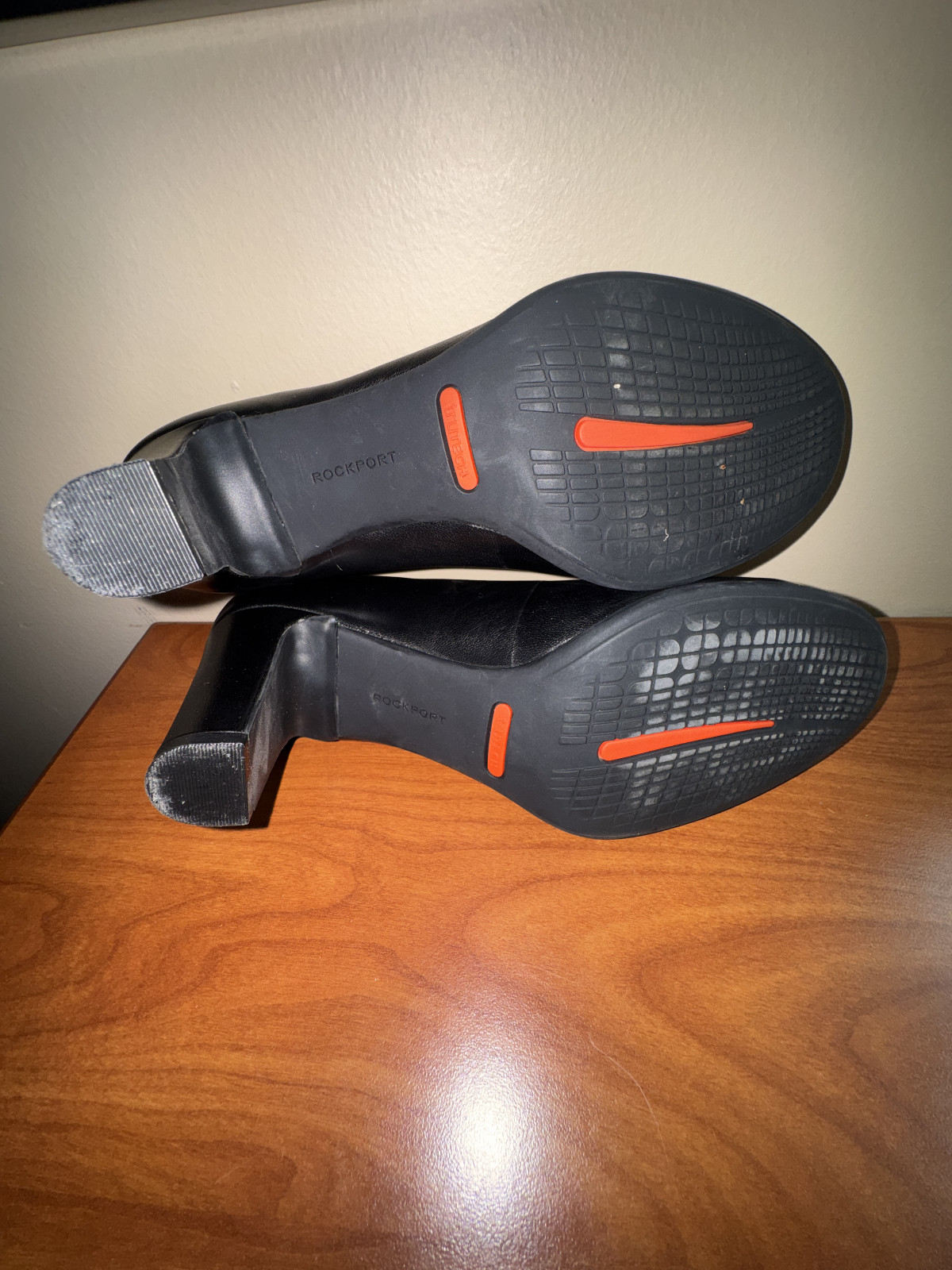 Rockport Total Motion Comfort Heels in Black Size 7. NEW without box.
