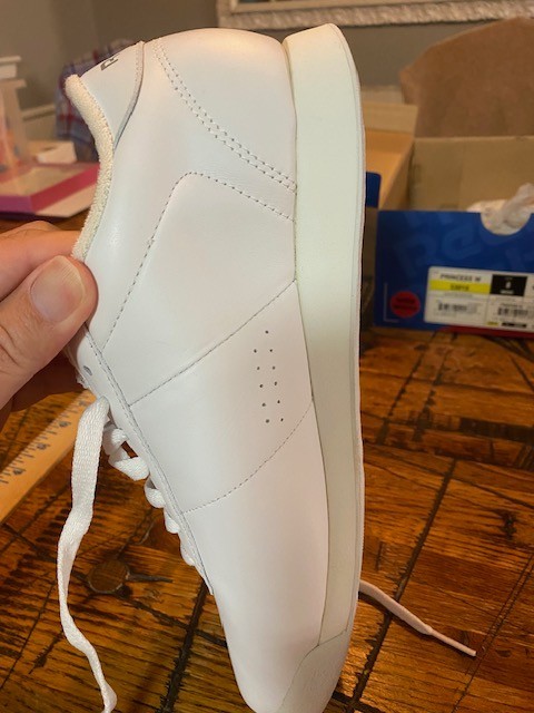 NWT Reebok Classics Lace Up Sneaker Princess White Size 8W Wide from 2009