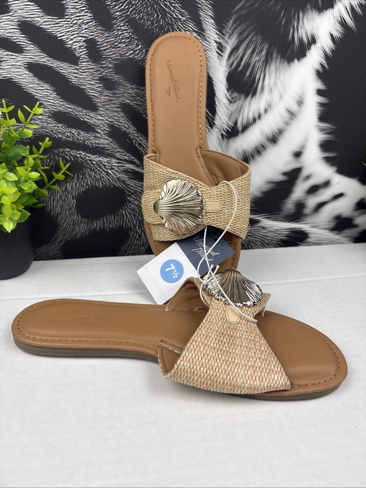 Universal Thread Nesryn Raffia Shell Slide Sandals Tan Wovens Size 7.5 New