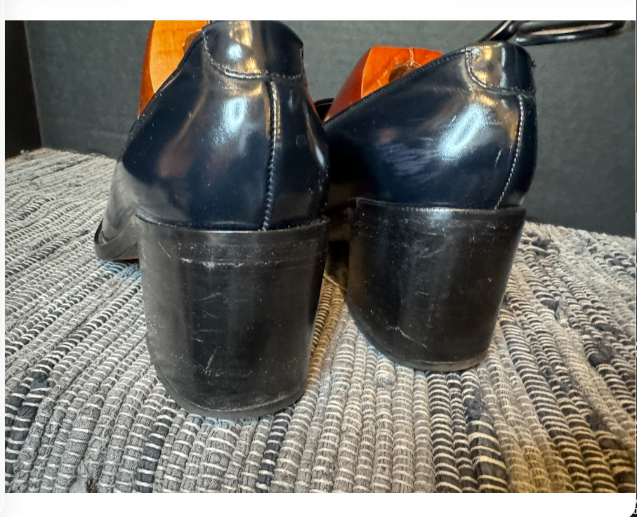 Vtg VIA SPIGA, Navy Patent Leather, Block-heeled Loafer Sz US 9B