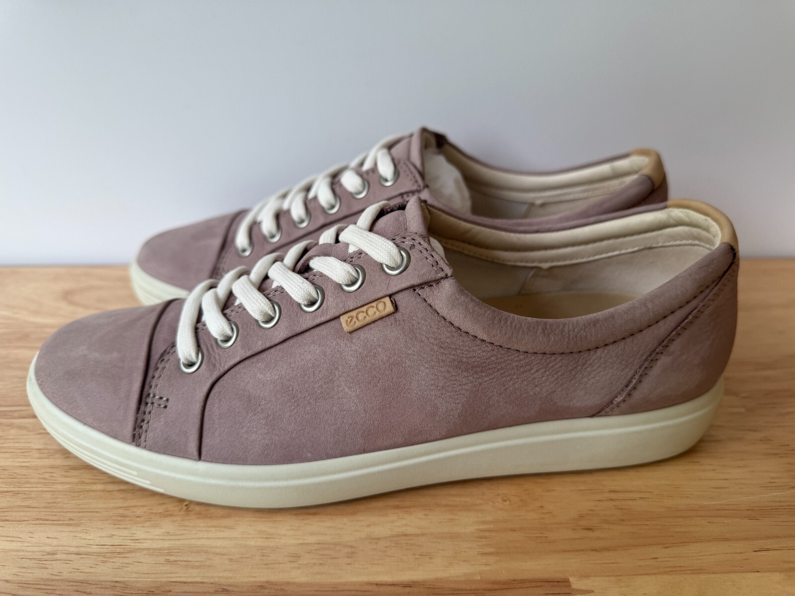 ECCO Soft 7 Women’s Nubuck Leather Sneaker Grey Rose Size US 10-10.5 / EU 41