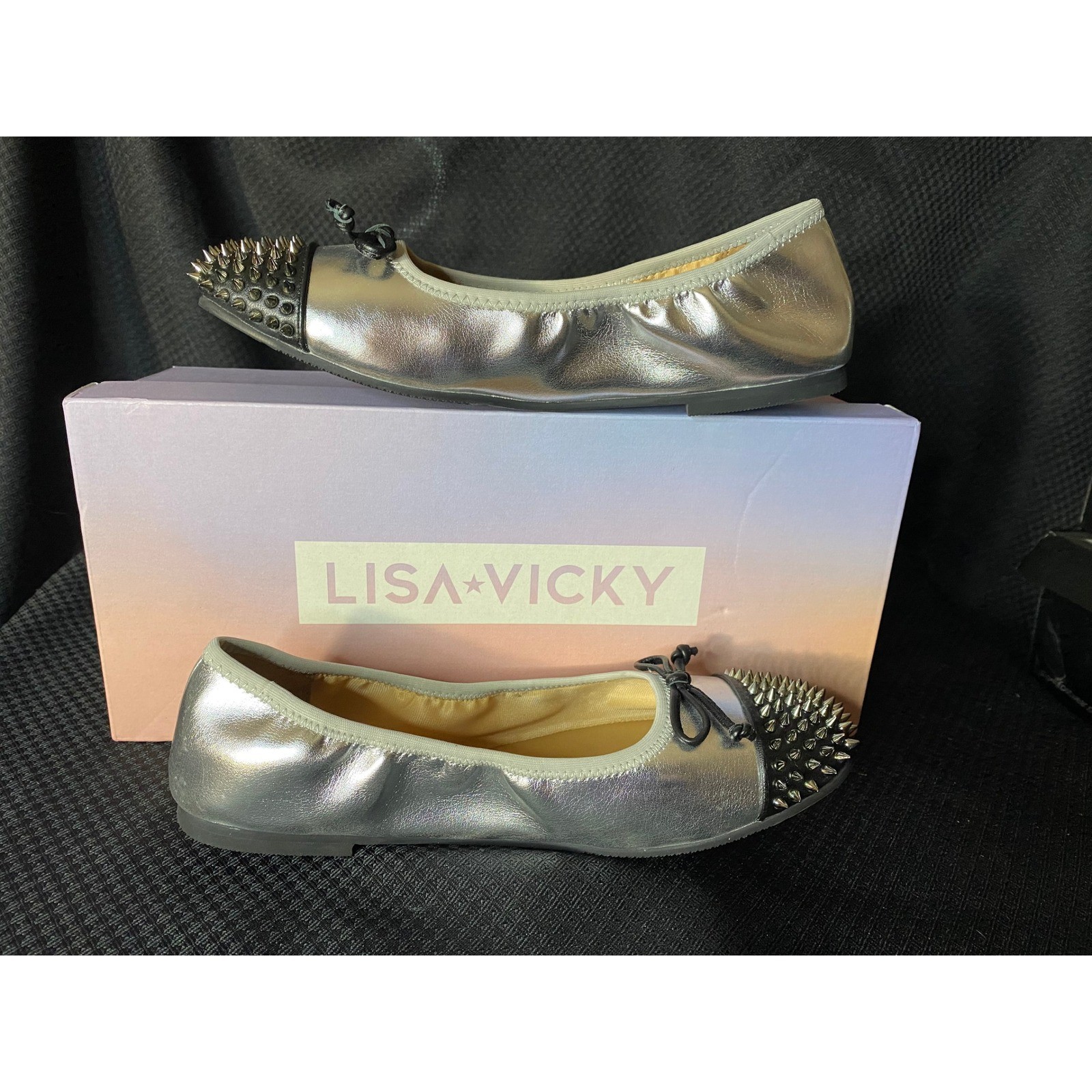 Lisa Vicky Bliss2-V Silver Metallic Studded Cap Toe Ballet Flats Size 7M NEW