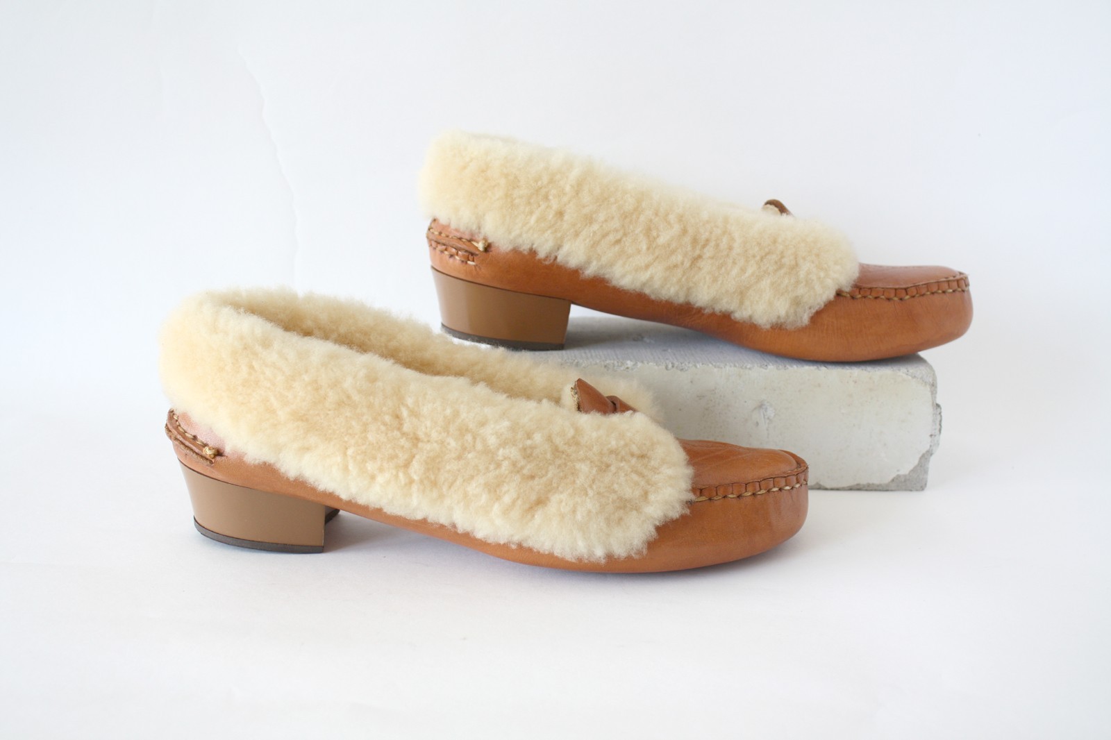 Handmade Artisanal 70s Vintage Brown Stamped Design Leather Lined Heel Moccasins