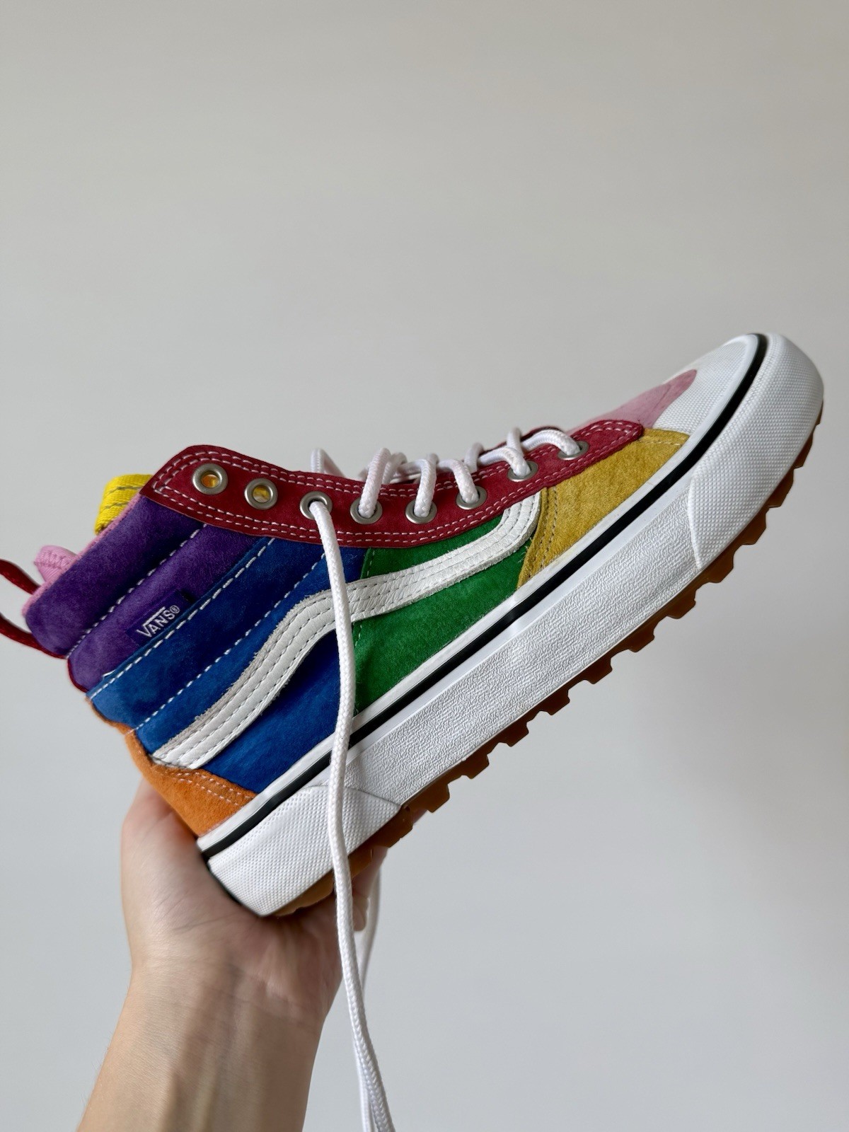 Vans Sk8-Hi MTE 2.0 DX Rainbow Scotchgard Men’s 6 Women’s 7.5