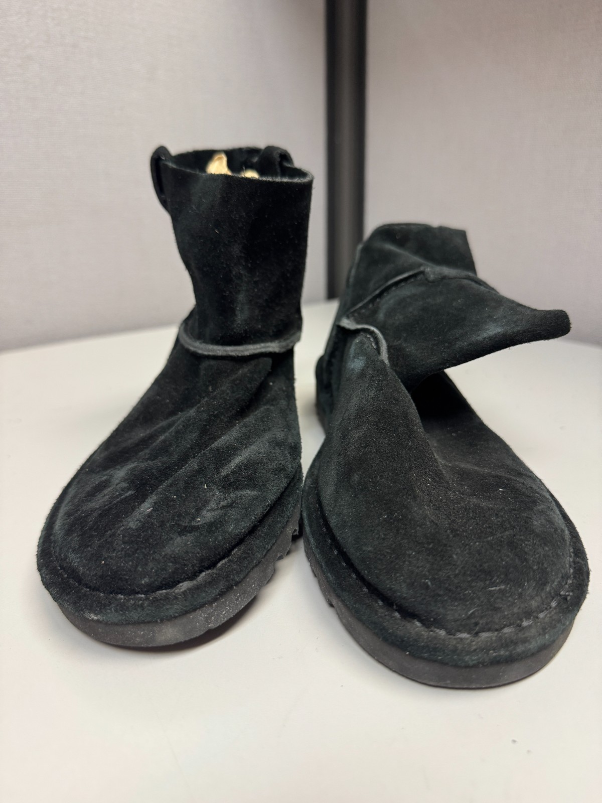 UGG Women’s Classic Unlined Black Suede Leather Boot Size 7 new w/blemish