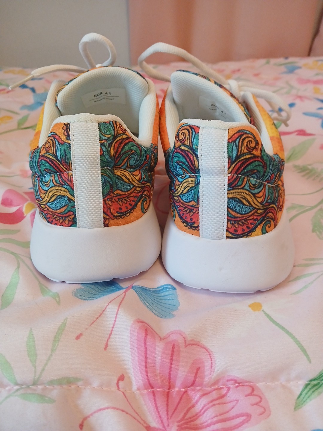 Unisex Yes We Vibe Knockoff Unbranded Sneakers Multicolor Size 8 Men 10 Women