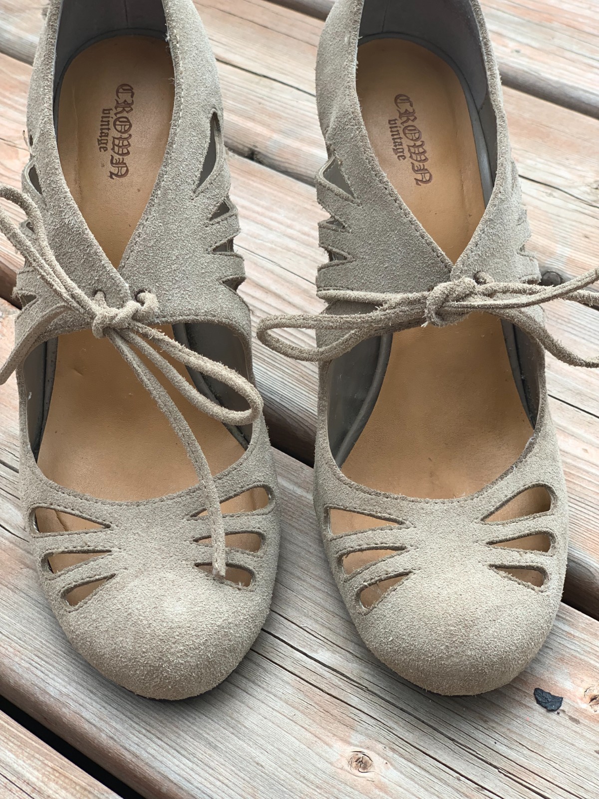 Crown Vintage Mary Jane Pumps Shoes 8.5 Tan Suede Bruges Lace Up Cut Outs Boho