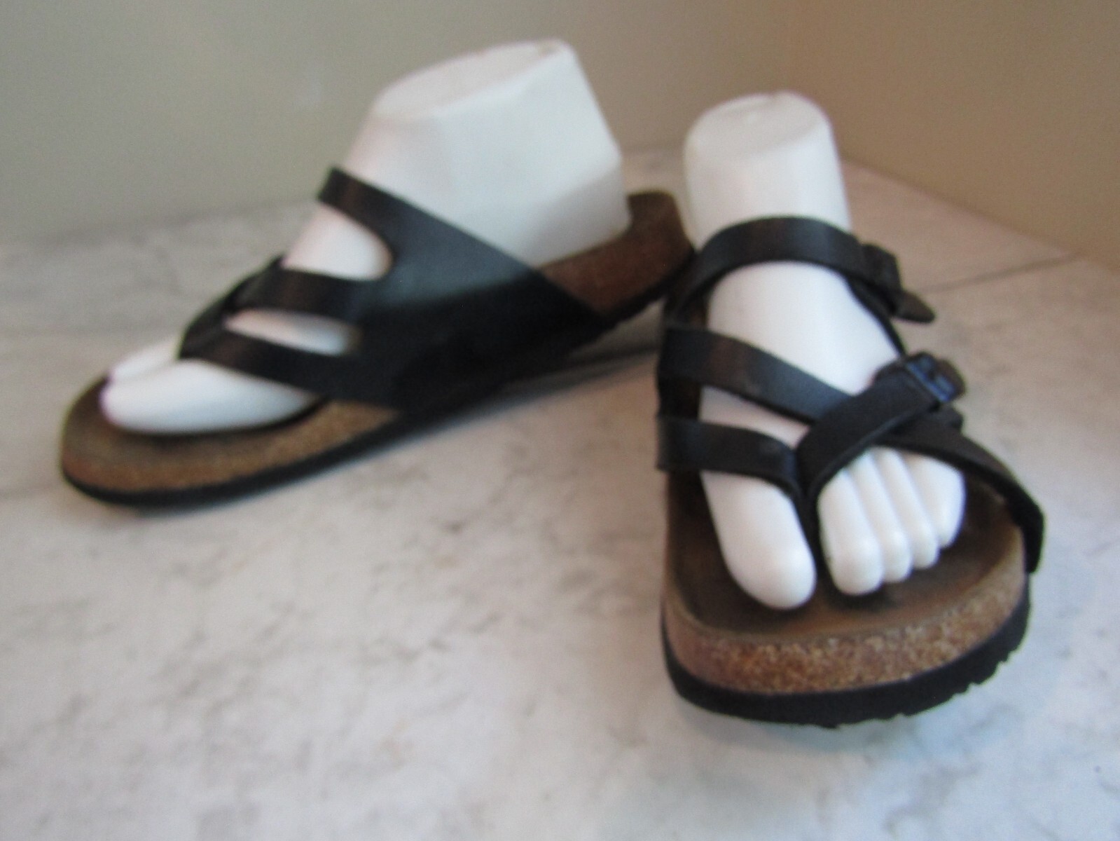 Aerotho Black Strappy Buckle Man Made Thong Sandal Shoes Women’s size 9 EU 39