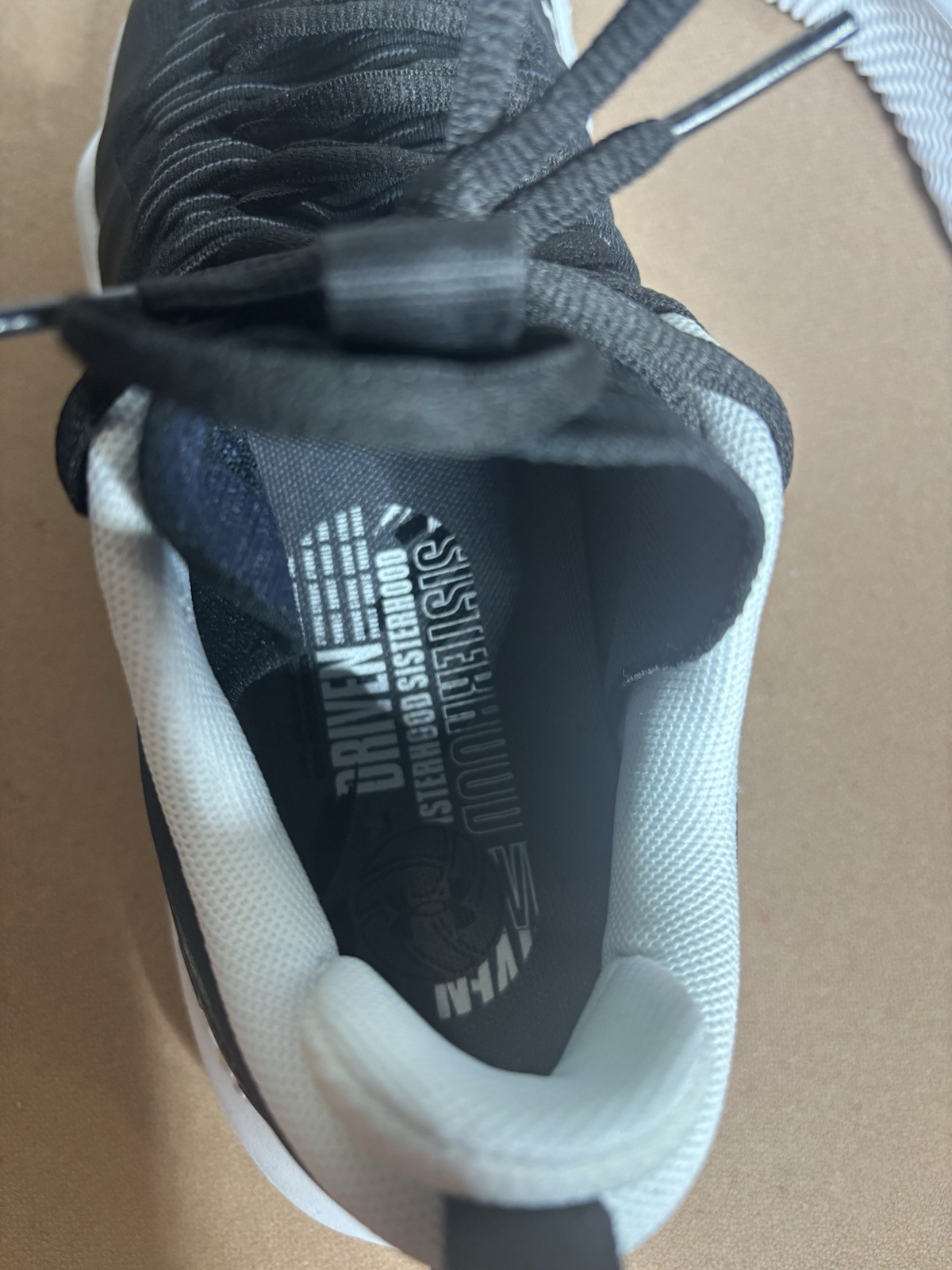 3027084 Under Armour Women’s Flow Ace Low Volleyball Shoes Black Size 10 NIB New