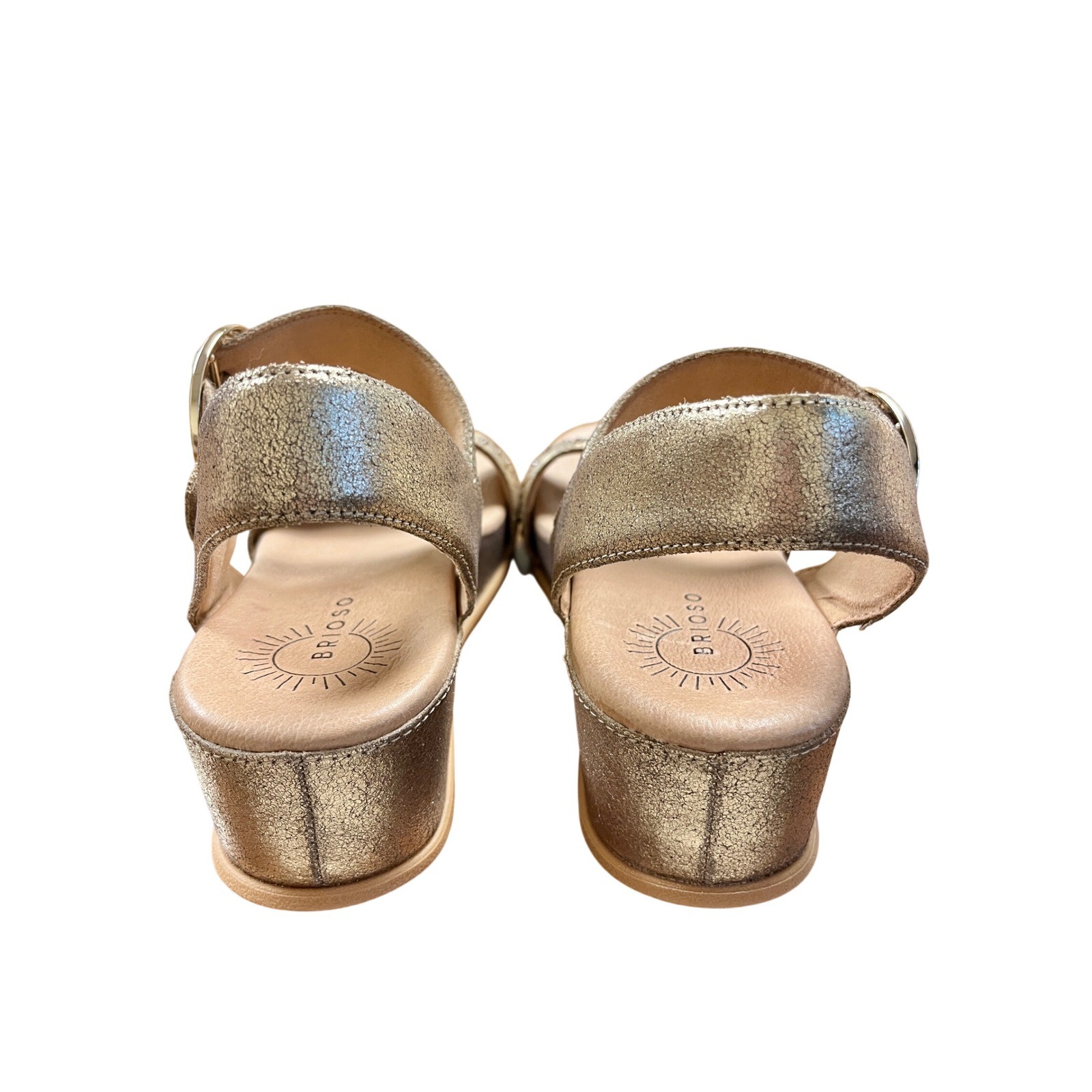 BRIOSO Huntley 3 Metallic Low Wedge Sandals 9 New Gold Travel Comfort Summer
