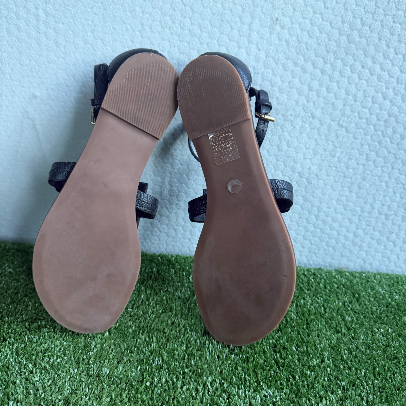 Tory Burch Phoebe Black Leather Logo Medallion Boho Summer Flat Sandals Sz 5.5M
