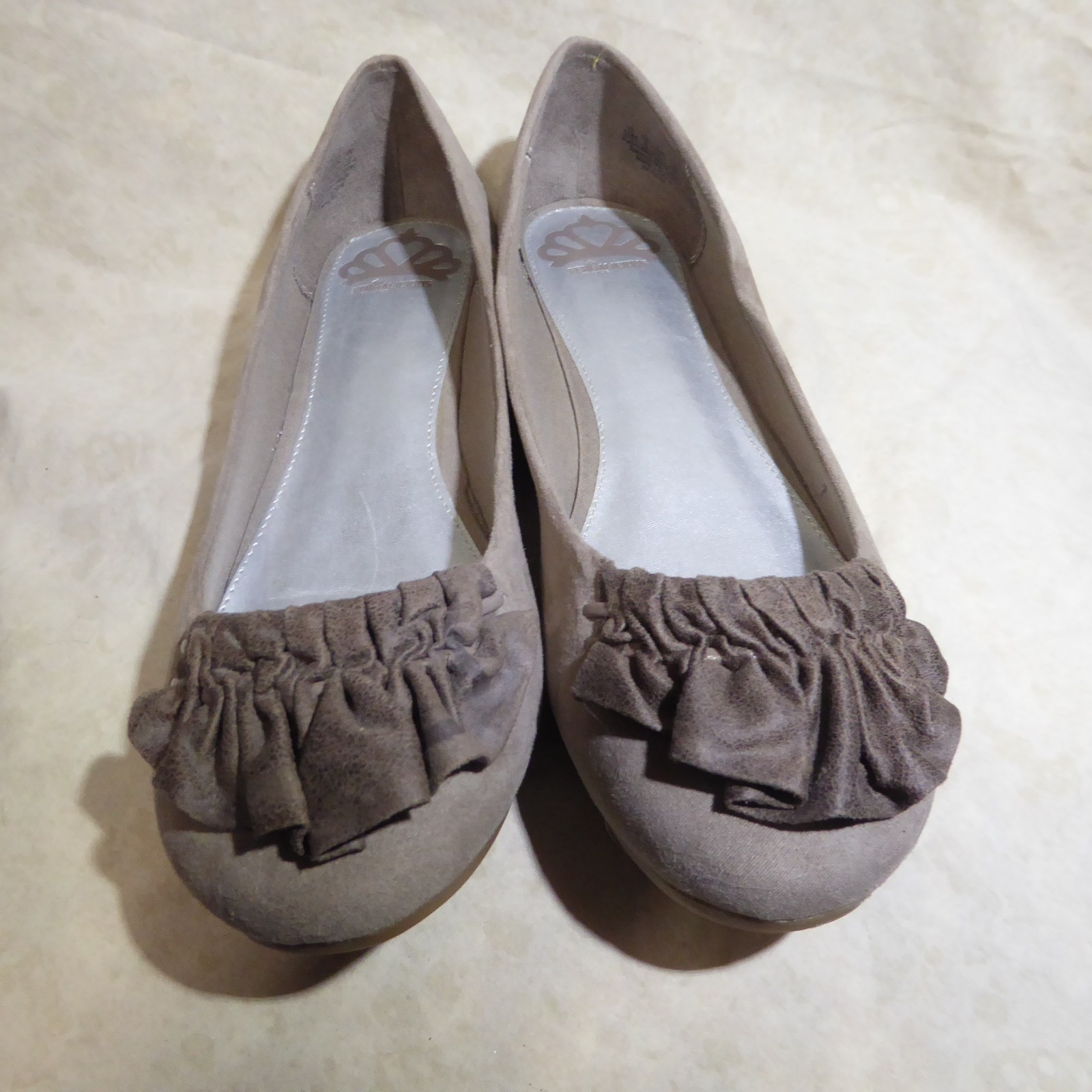 🩰 Fergalicious Ballet Flats sz 10 M Oyster Tan Suede Textile; Ruche Details