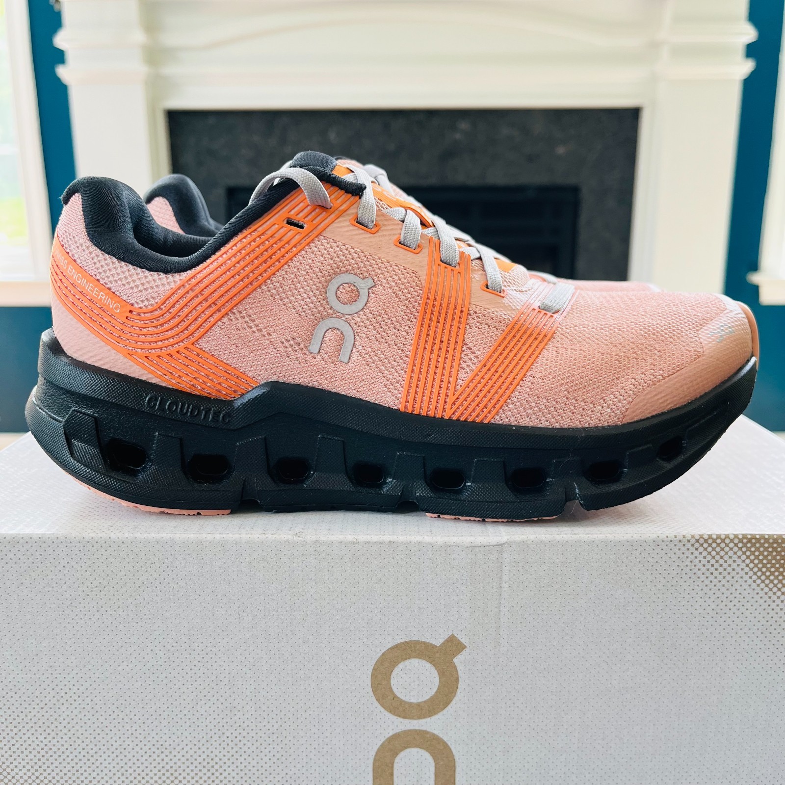 Sz 5 On Running Women’s Cloudgo sneakers Rose Magnet new (Youth 3.5)