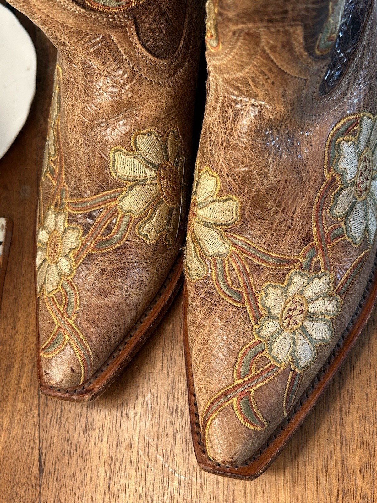 Macie Bean Women’s Western Knee High Leather Boots Floral Embroidered 7