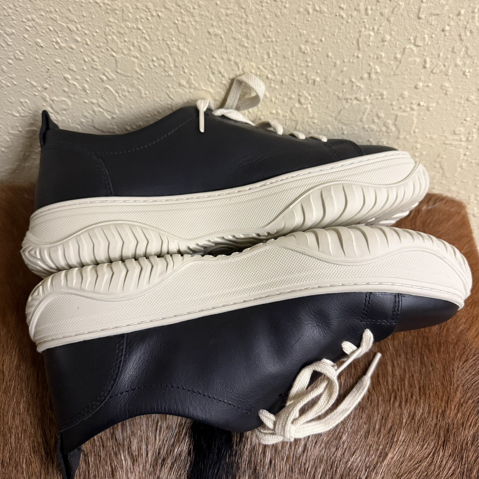 NEW $145 OTBT Pangea 8.5 Platform Sneakers Black Leather Athleisure Chunky