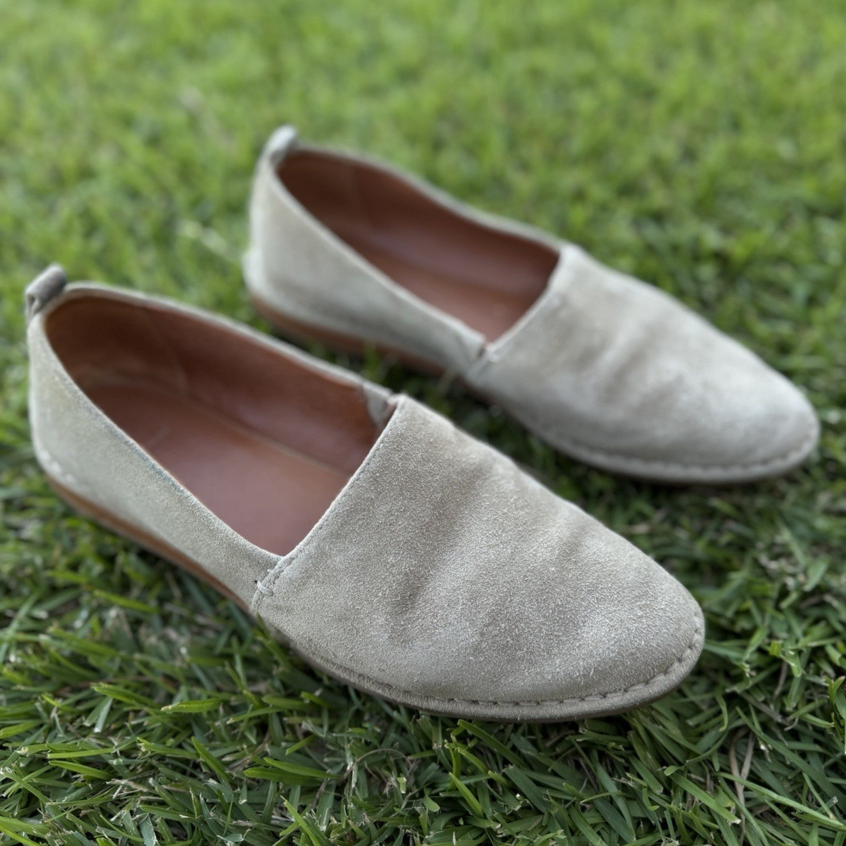 Frye Women’s Beige Suede Slip-On Flats Solid Round Toe US 7.5
