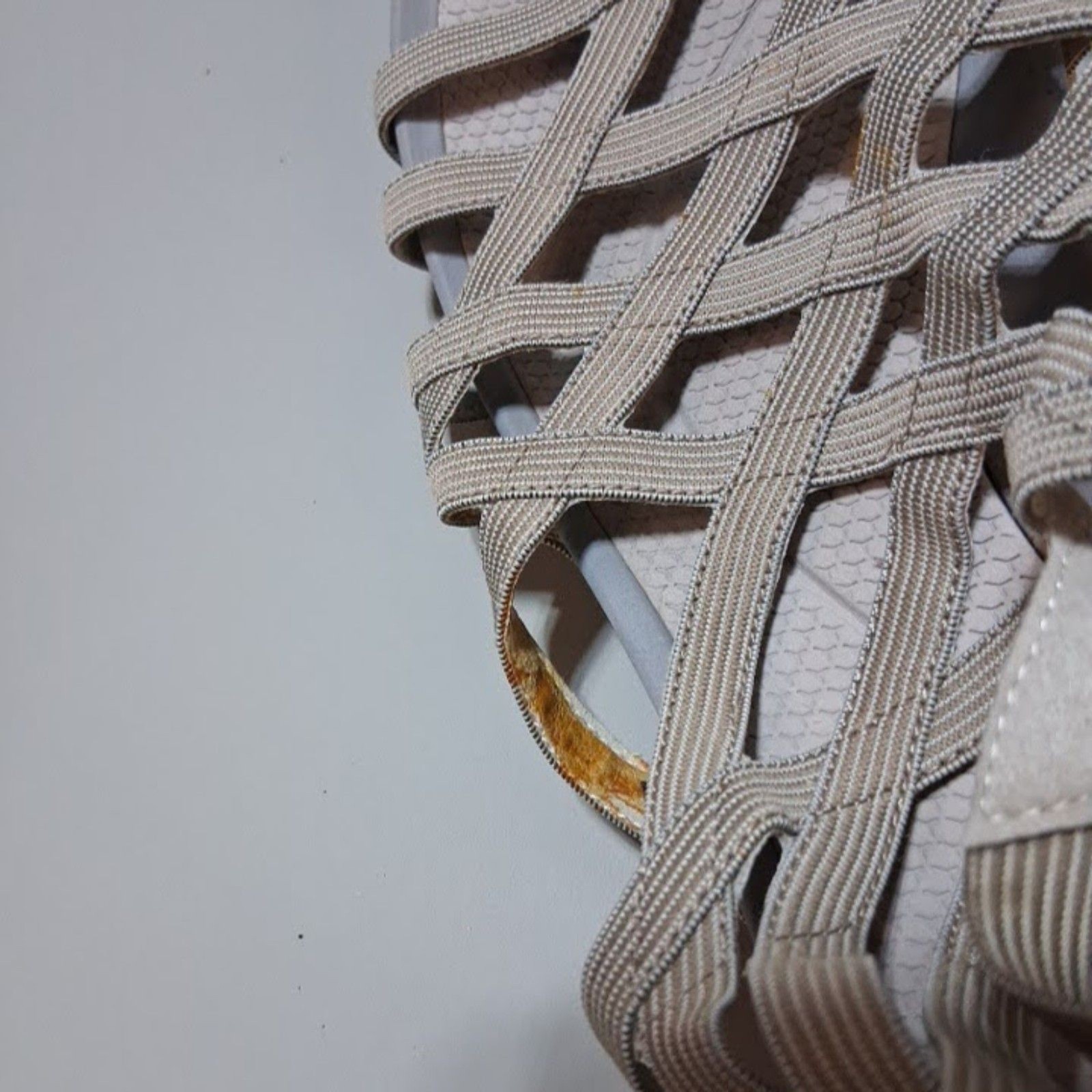 Baretraps Cream Gladiator Sandals Strappy Elastic Back Zip Comfort Size 11-Flaws