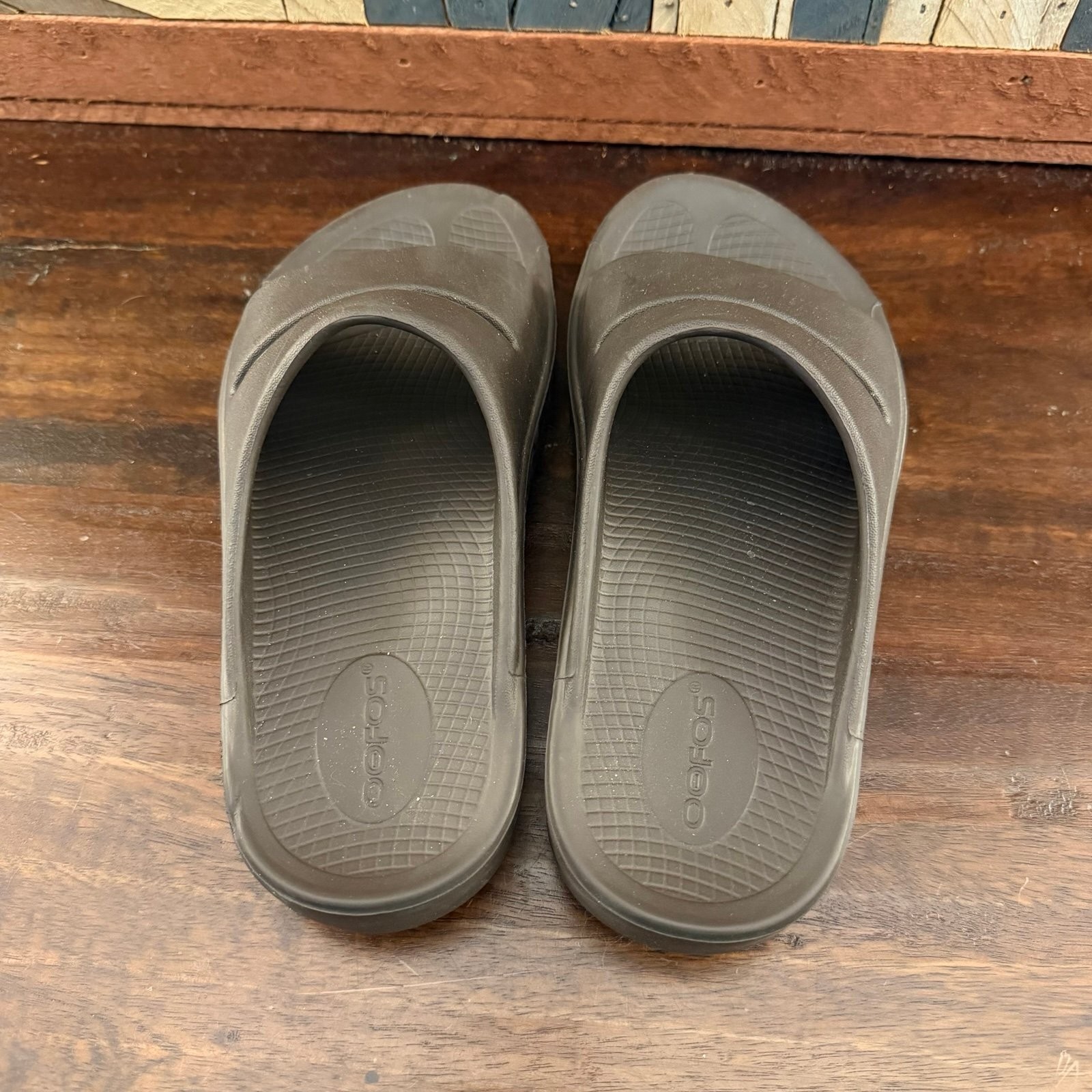 OOFOS OOahh Recovery Slide Sandals Mocha Brown Men’s 5 / Women’s 7