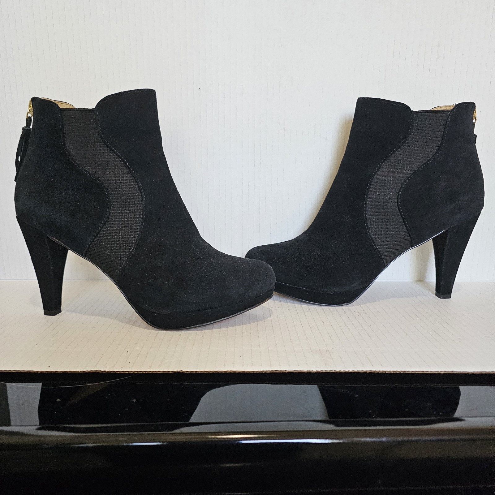 Adrienne Vittadini Pami Black Suede Leather Heeled Booties Sz 8 Fall winter